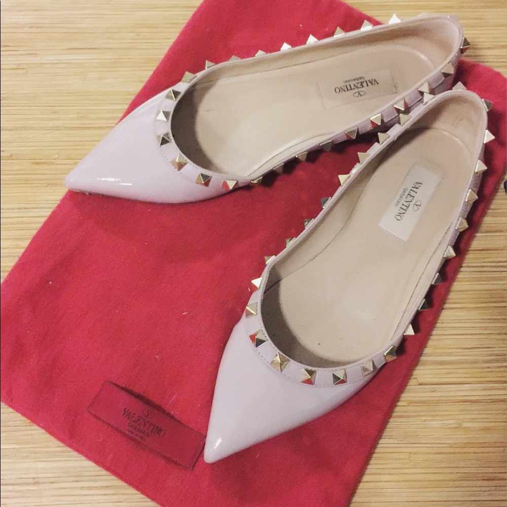 Valentino beige rockstud pointed flats